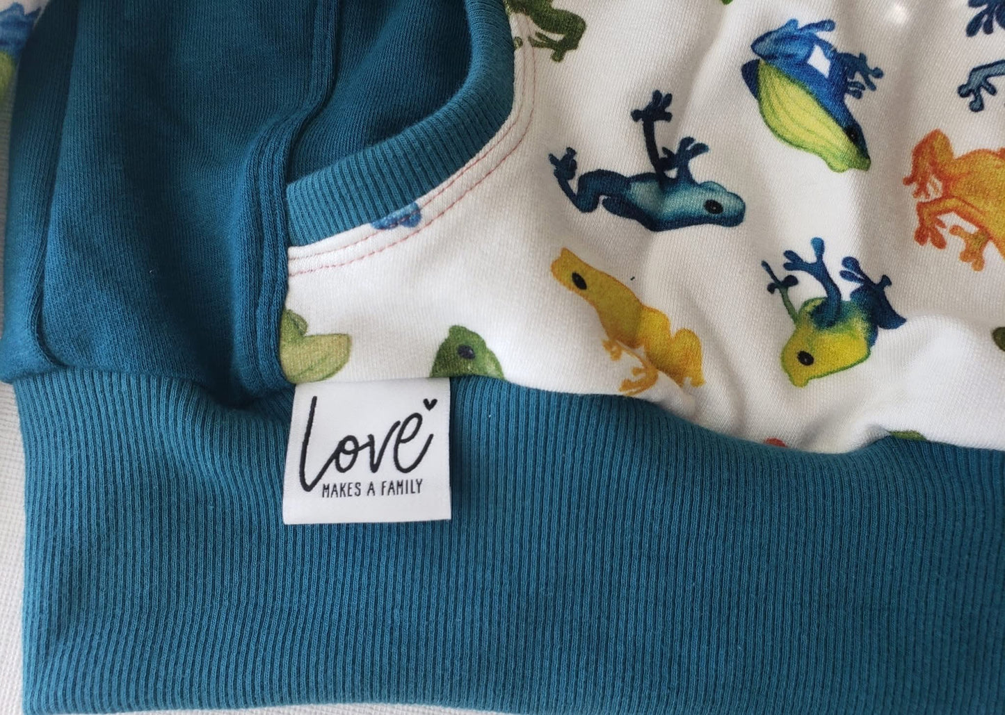 Love Makes a Family Woven Label image 2