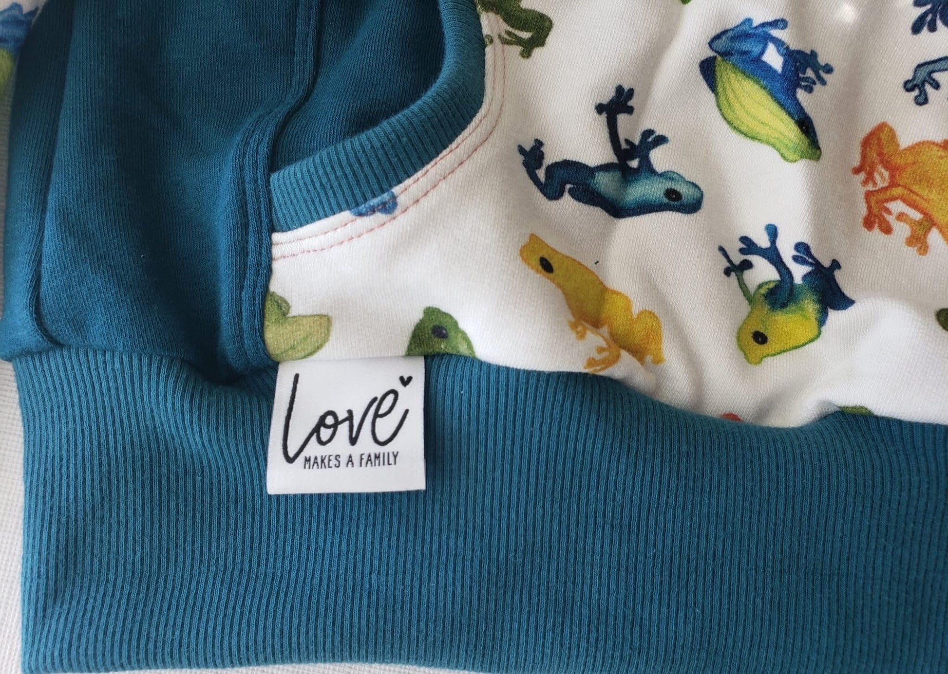 Love Makes a Family Woven Label image 2